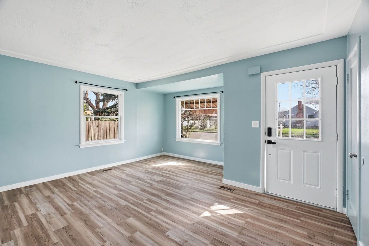 2707 E South Crescent Ave #1 - Photo 3 of 22
