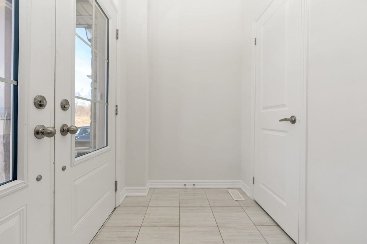 1386 Broderick St - Photo 3 of 36