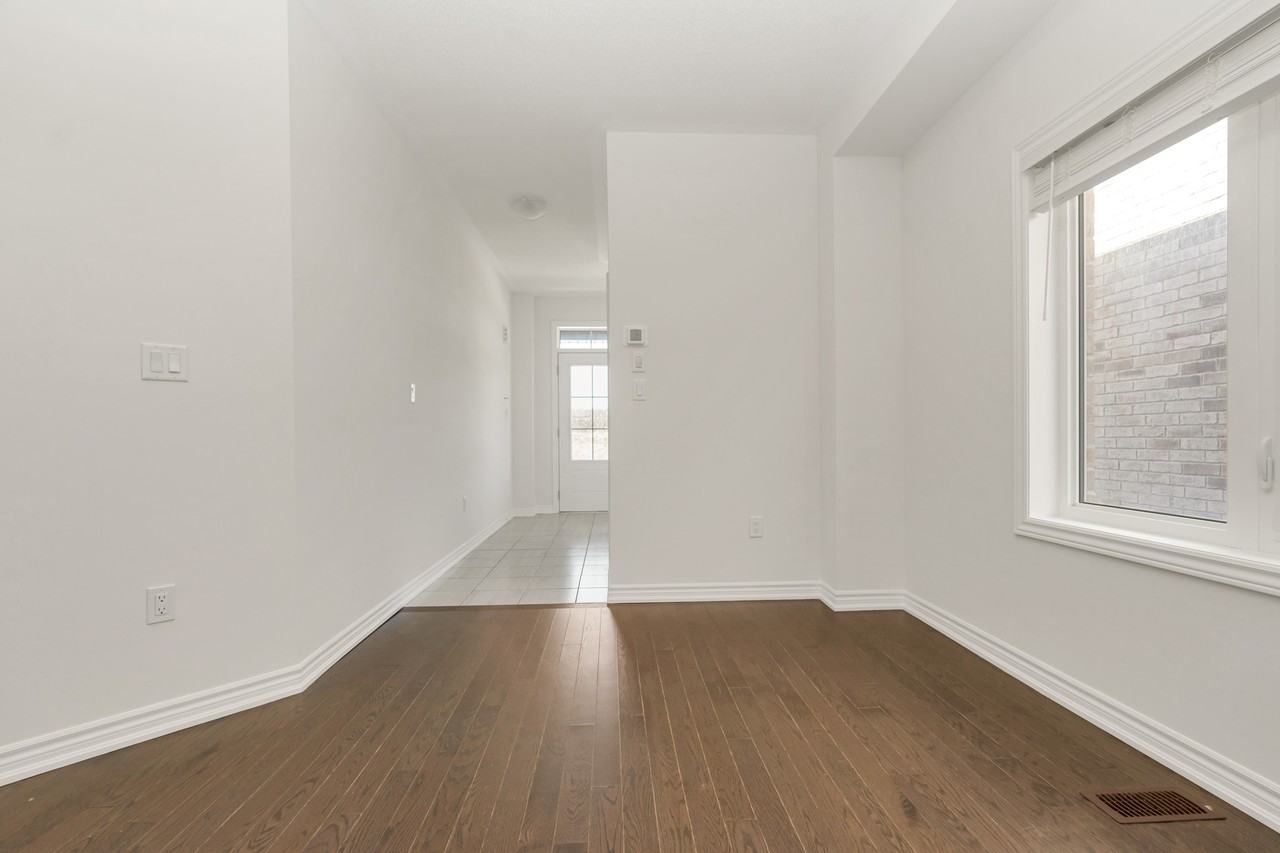 1386 Broderick St - Photo 4 of 36