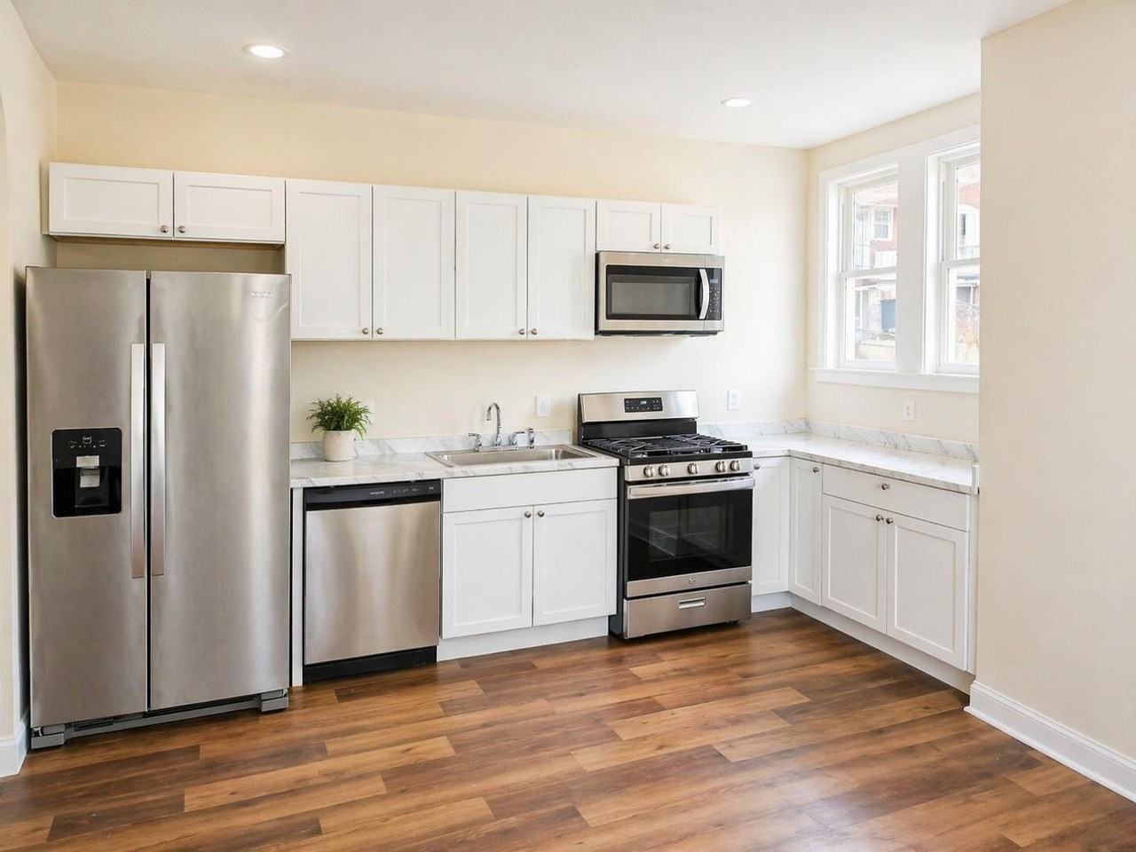 2527 W Cold Spring Ln - Photo 3 of 14