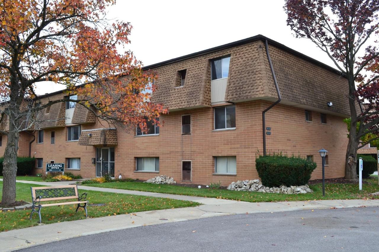 15389 Baldwin Court - Photo 2 of 10