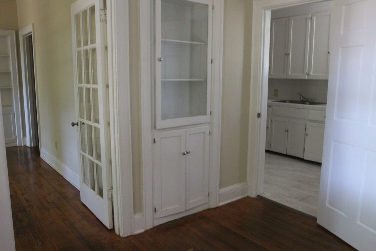 907 W Society Ave #B - Photo 4 of 7