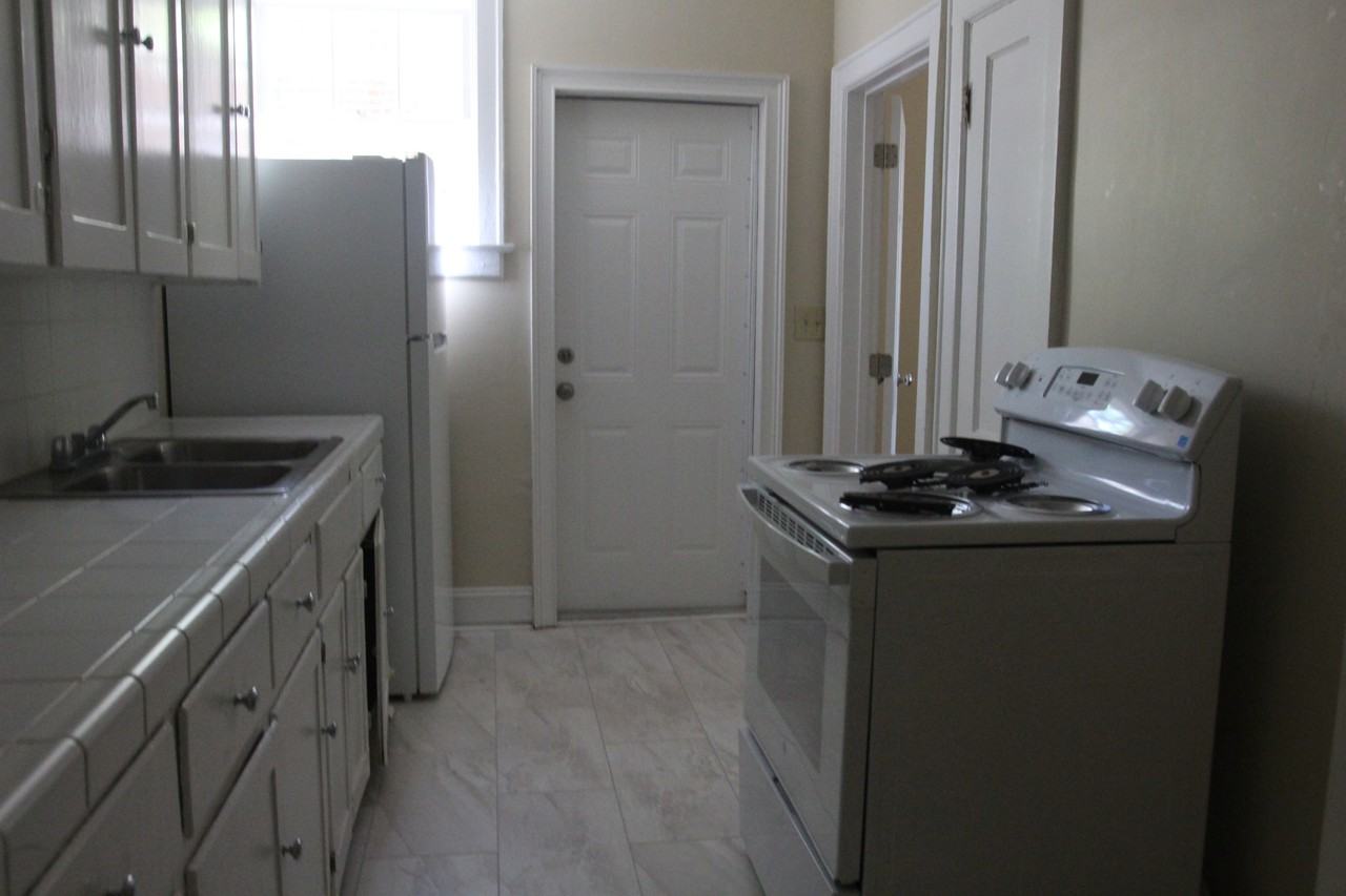 907 W Society Ave #B - Photo 6 of 7