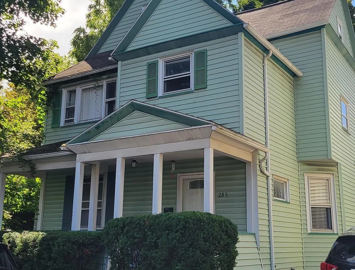 285 Richard St #1 - Photo 2 of 14