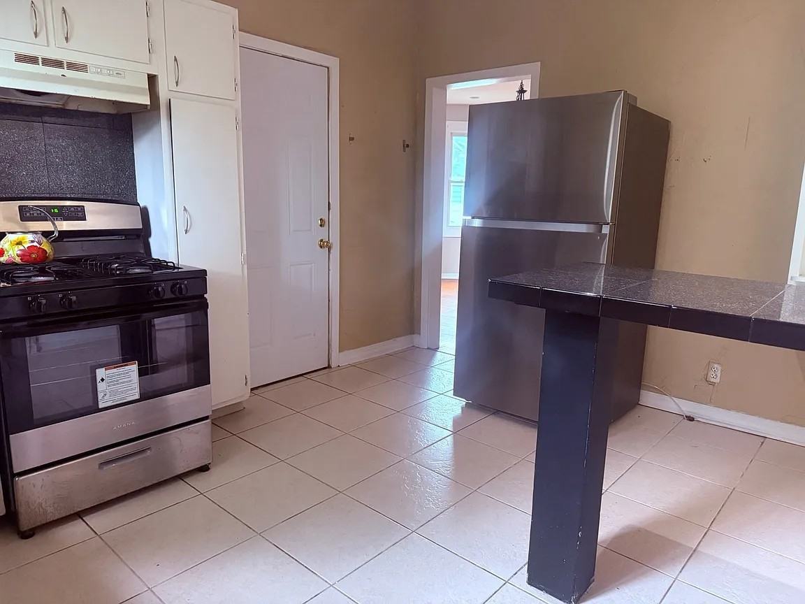 285 Richard St #1 - Photo 5 of 14