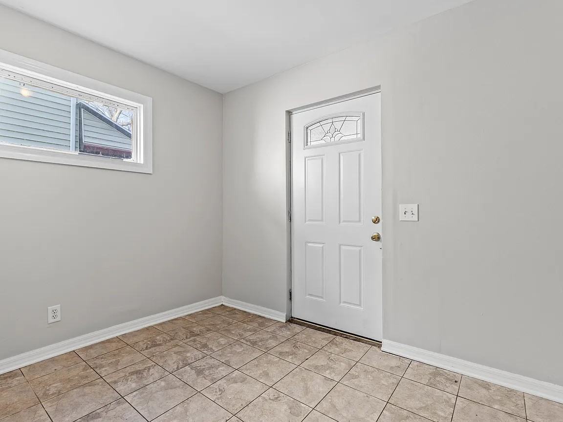 285 Richard St #1 - Photo 6 of 14