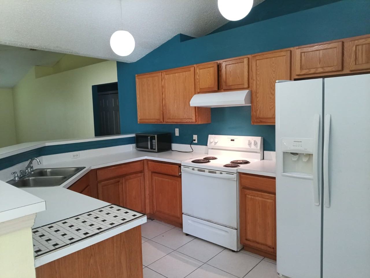 433 Flamingo Ct #1 - Photo 3 of 14