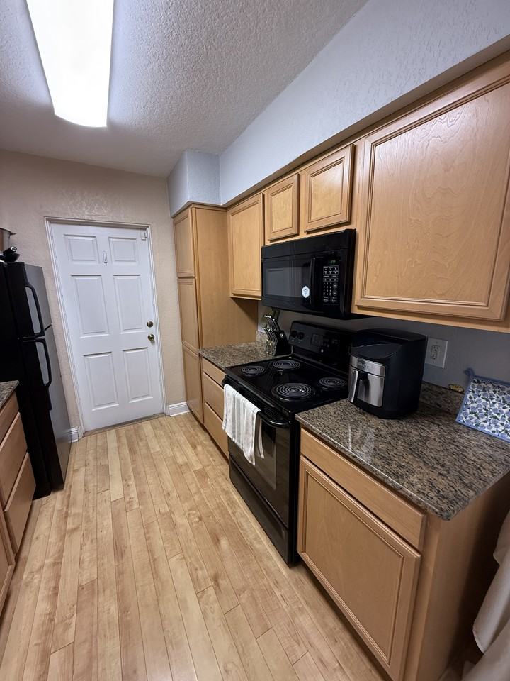 225 E New Hampshire St #1 - Photo 4 of 11