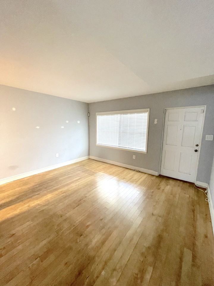 225 E New Hampshire St #1 - Photo 6 of 11