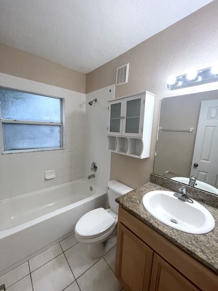 225 E New Hampshire St #1 - Photo 7 of 11