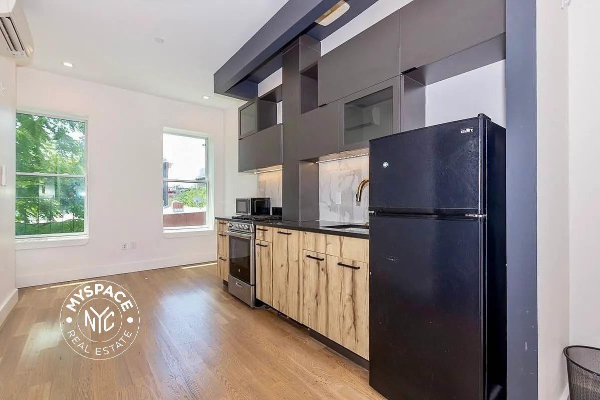 1052 Dean St #2F - Photo 2 of 18