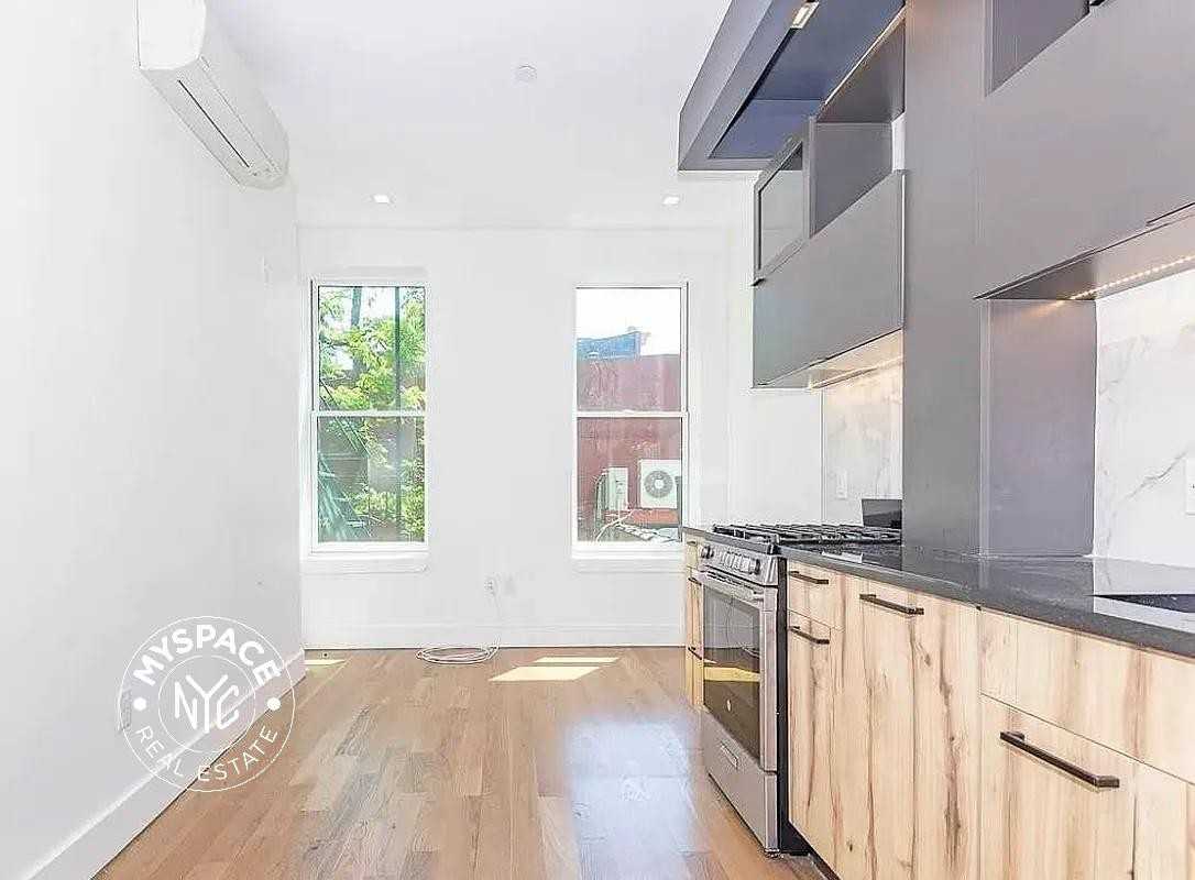 1052 Dean St #2F - Photo 3 of 18