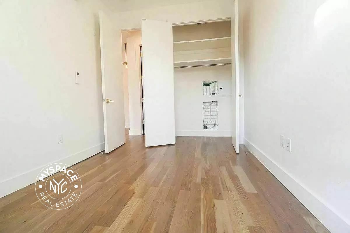 1052 Dean St #2F - Photo 5 of 18