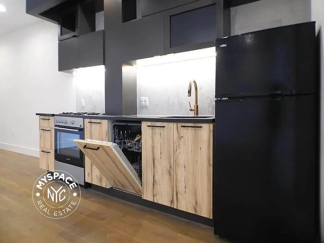 1052 Dean St #2F - Photo 6 of 18