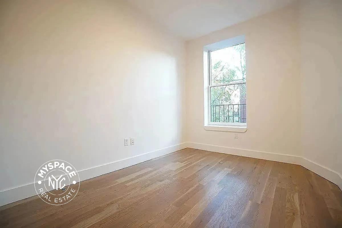 1052 Dean St #2F - Photo 7 of 18