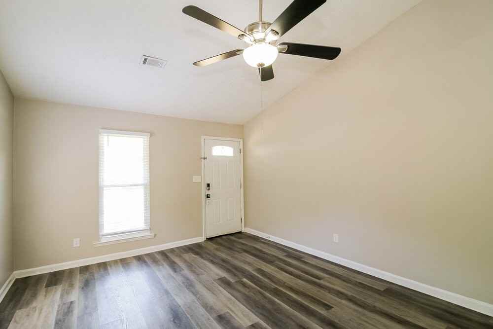7943 Taylor Cir - Photo 5 of 16