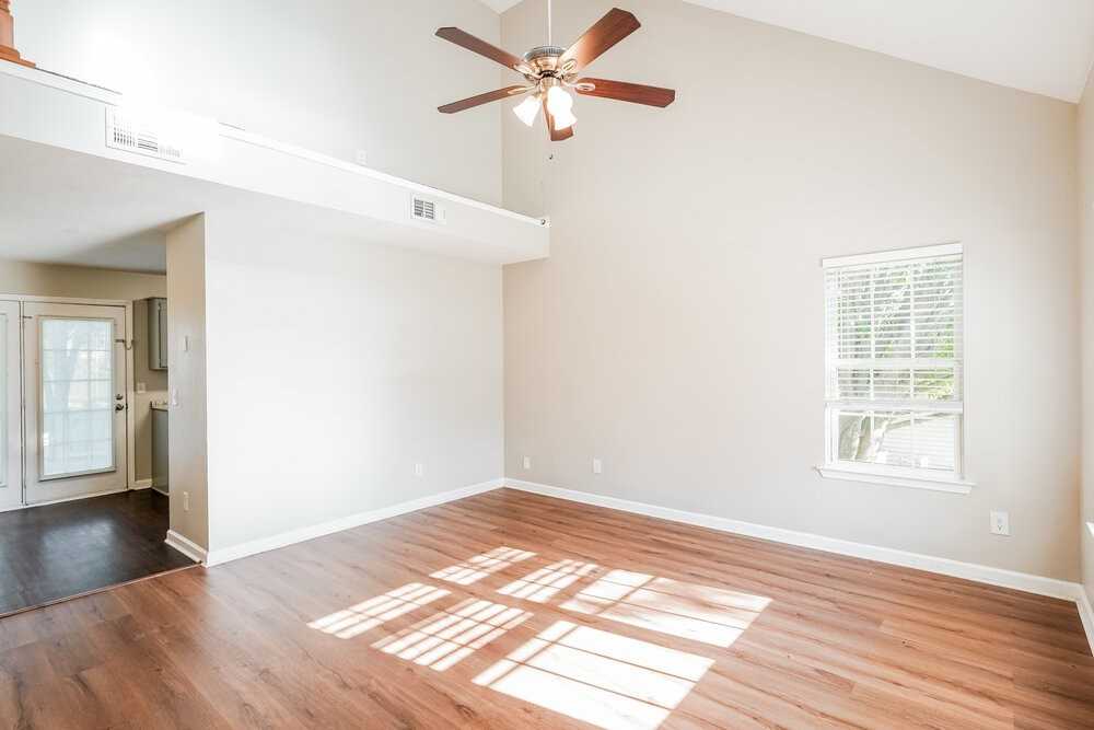 404 Barking Dr - Photo 4 of 17