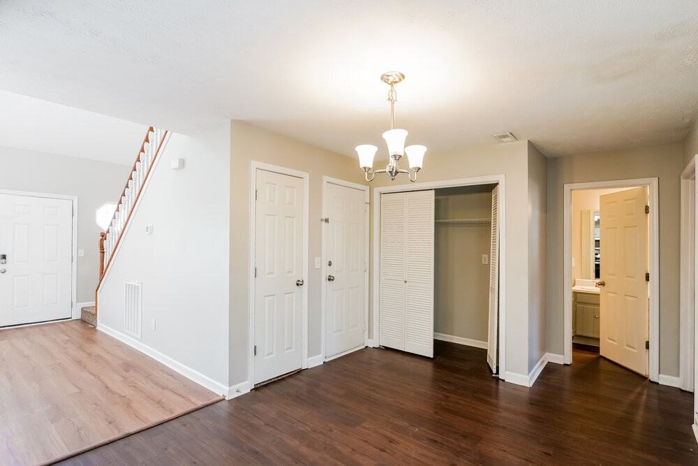 404 Barking Dr - Photo 6 of 17