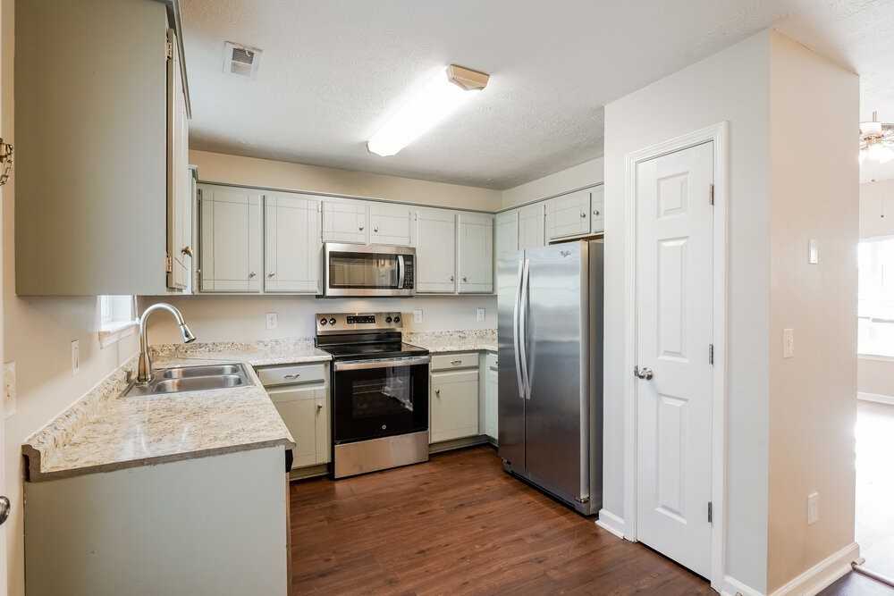 404 Barking Dr - Photo 7 of 17