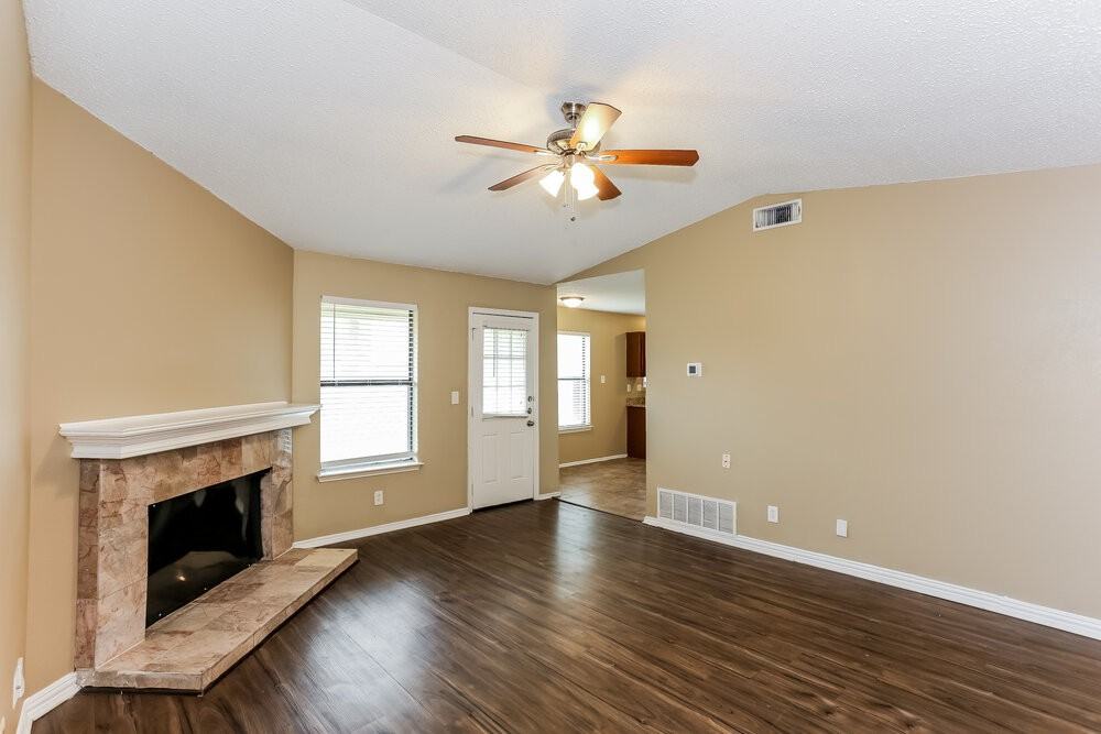 306 Freedom Ln - Photo 5 of 20