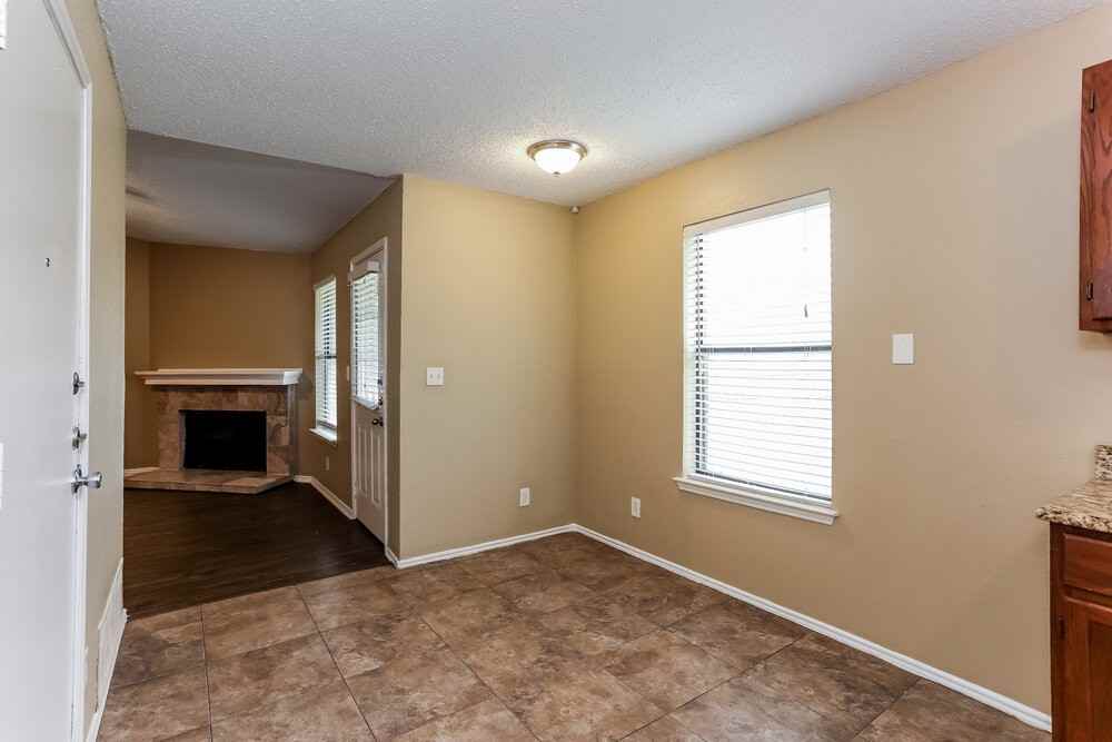 306 Freedom Ln - Photo 6 of 20