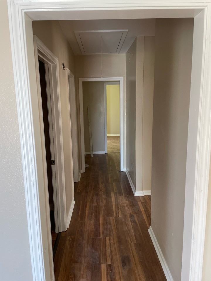 1404 N 29th St #1 - Photo 3 of 7