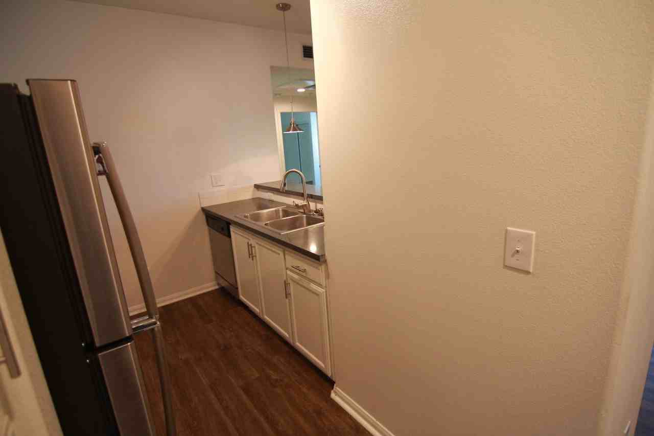 251 Robinson Street - Photo 5 of 10