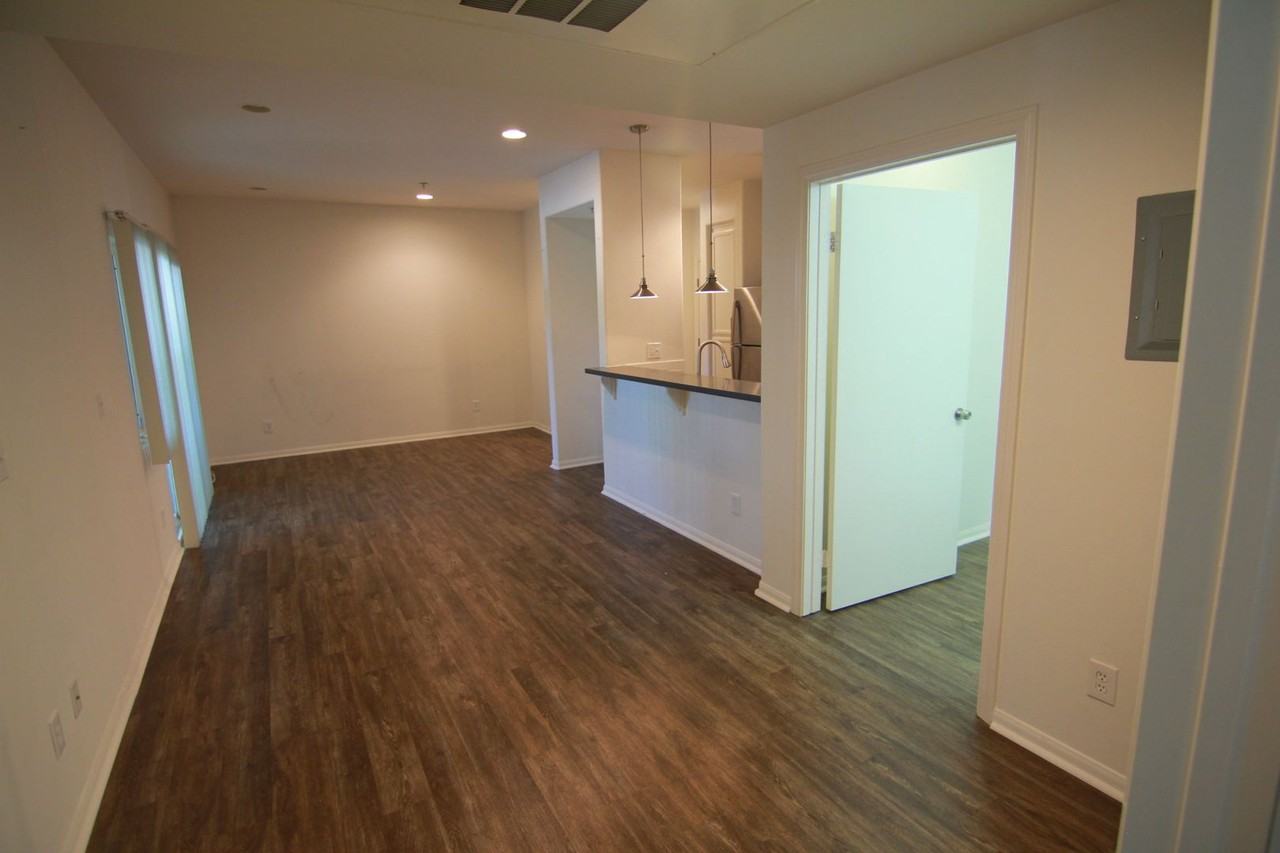 251 Robinson Street - Photo 7 of 10