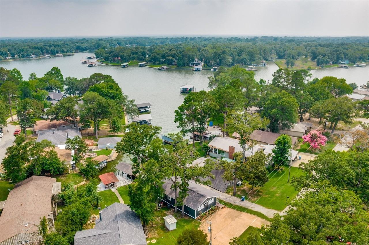 1813 Oak Shore Dr #1 - Photo 7 of 18