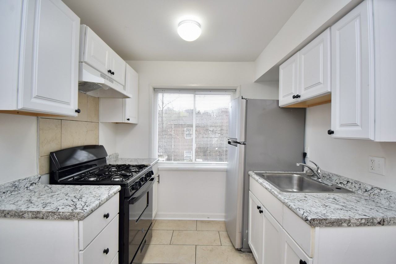 118 Glenridge Pl #D - Photo 5 of 17