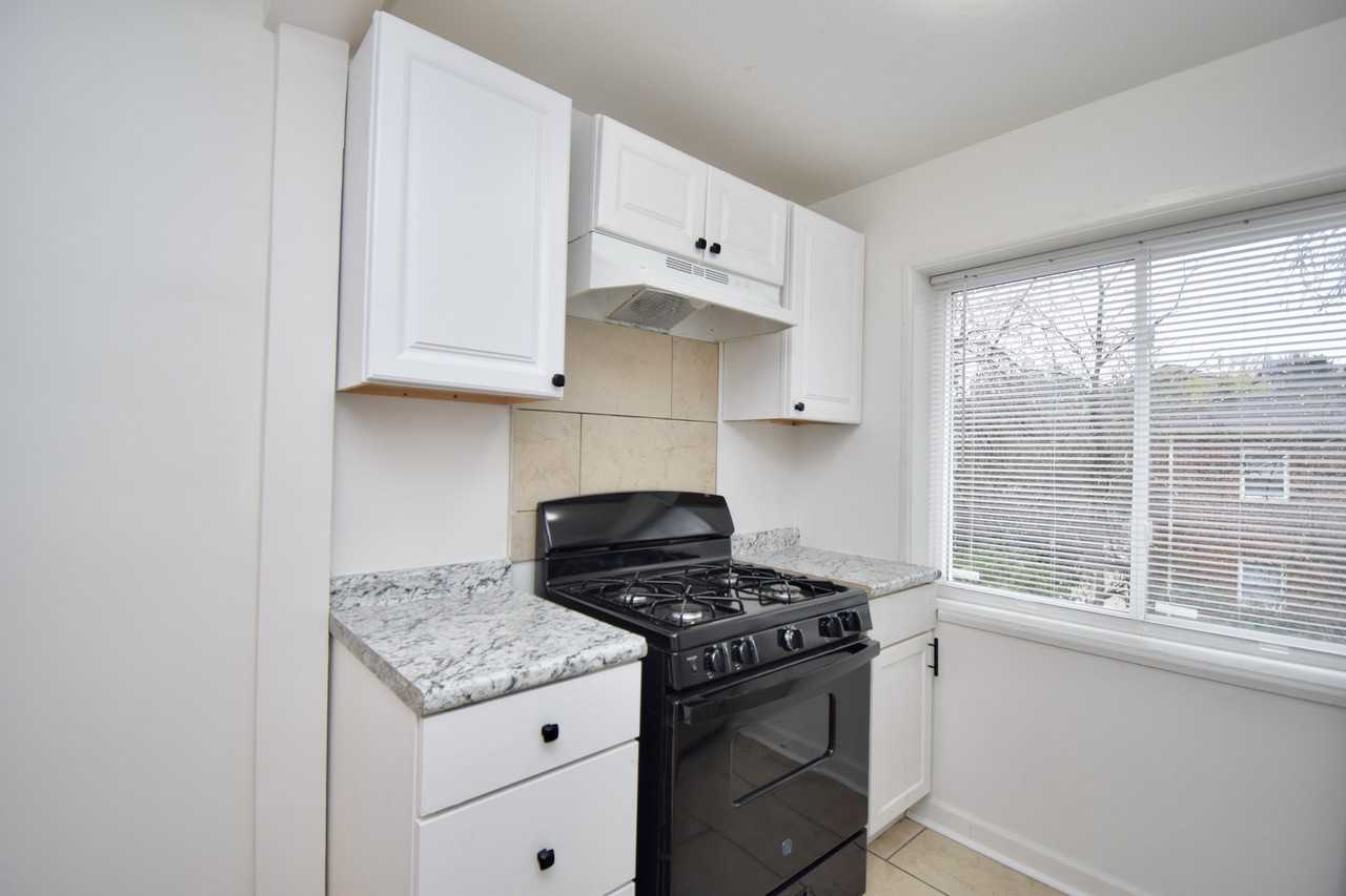 118 Glenridge Pl #D - Photo 6 of 17