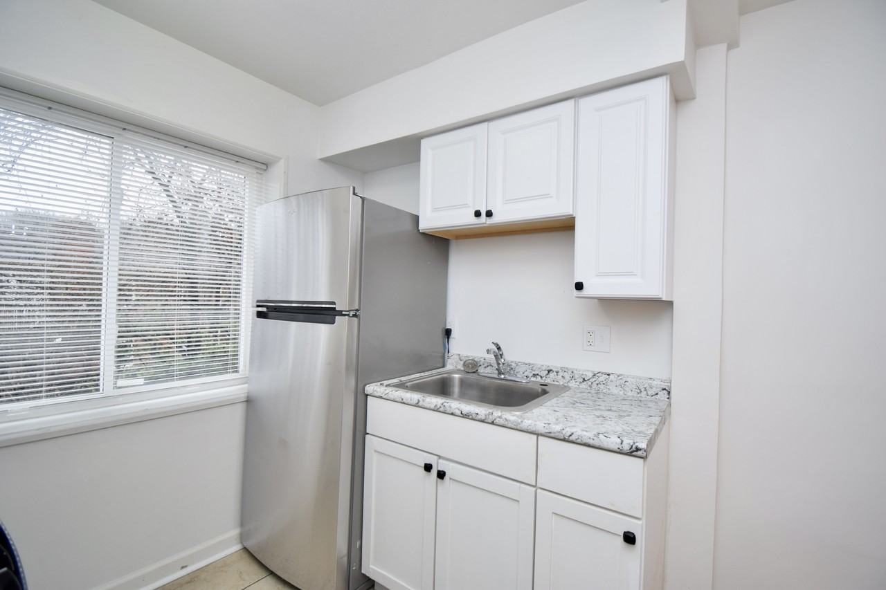 118 Glenridge Pl #D - Photo 7 of 17