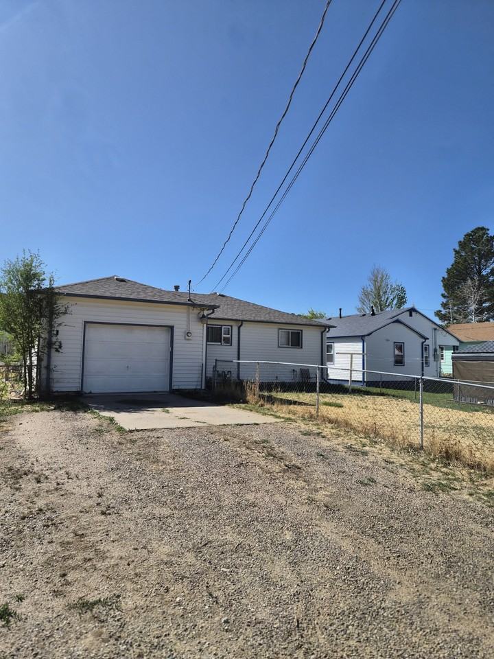 1619 E Goodale Ave #1 - Photo 2 of 7