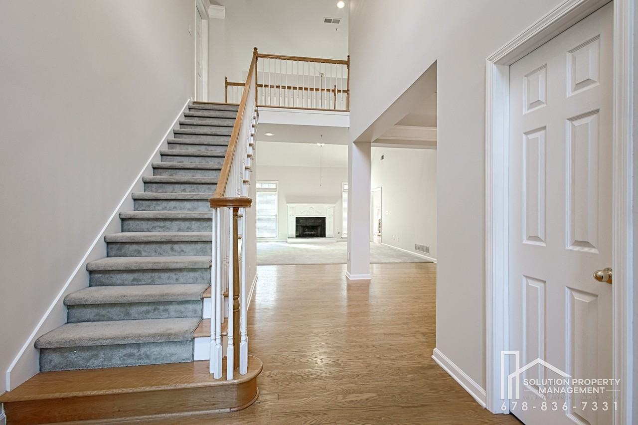 1346 Parkview Ln Nw #1 - Photo 5 of 28