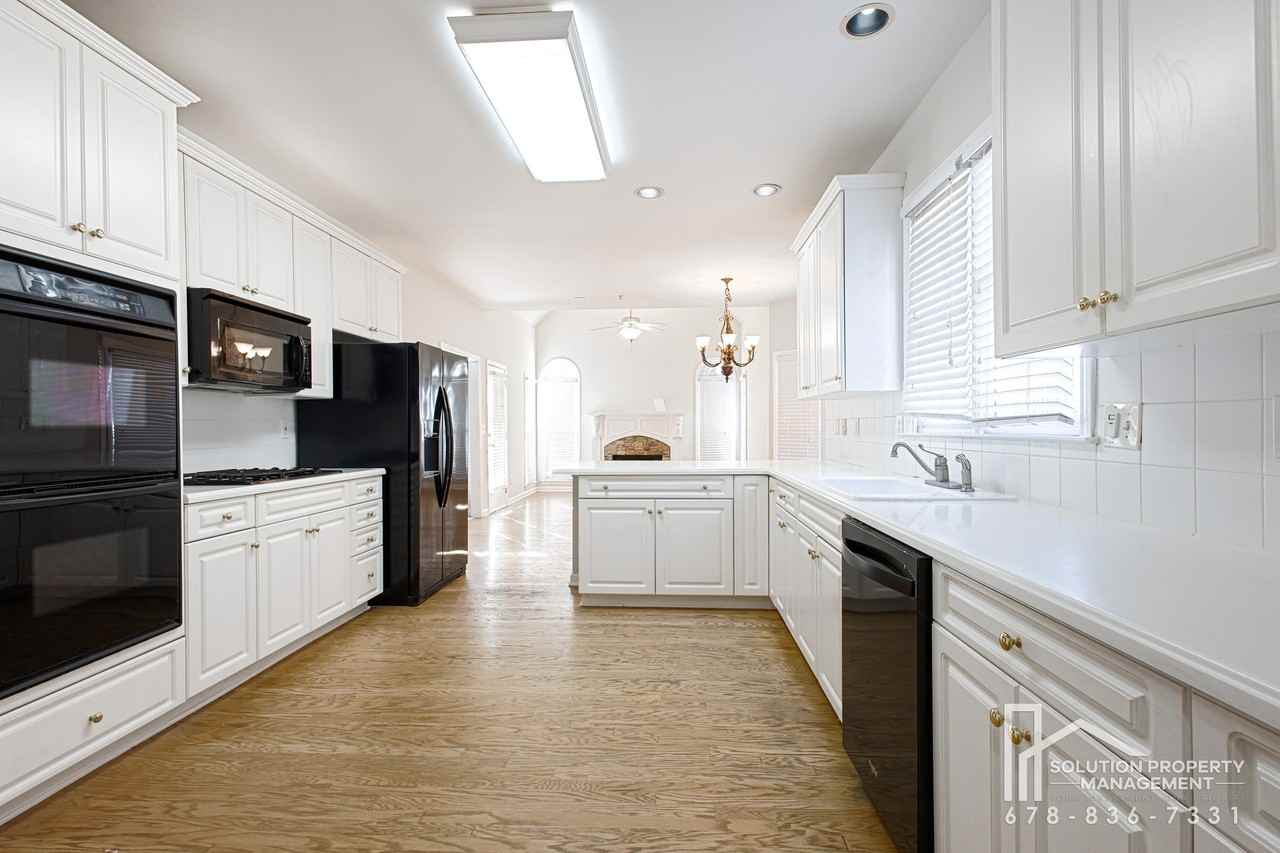 1346 Parkview Ln Nw #1 - Photo 6 of 28