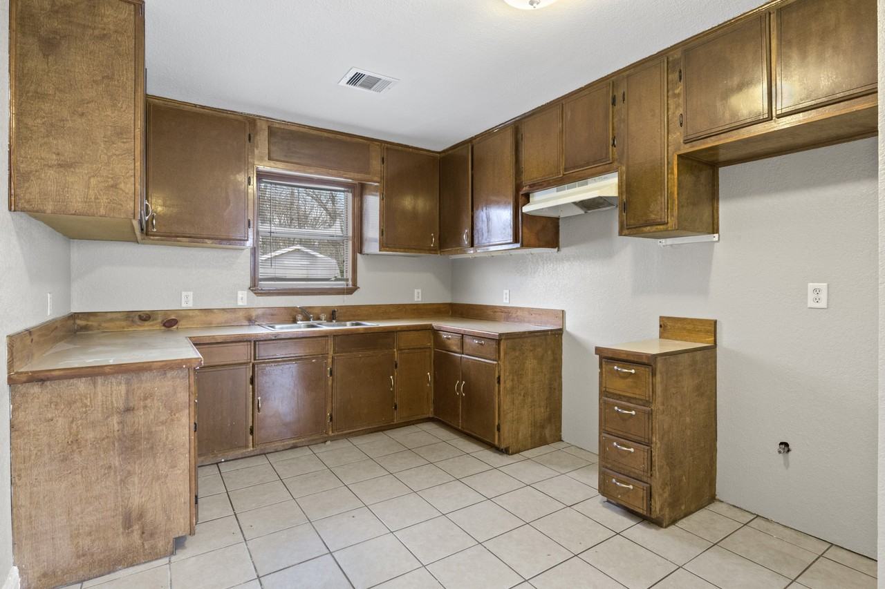 225 Moreland St #1 - Photo 4 of 10
