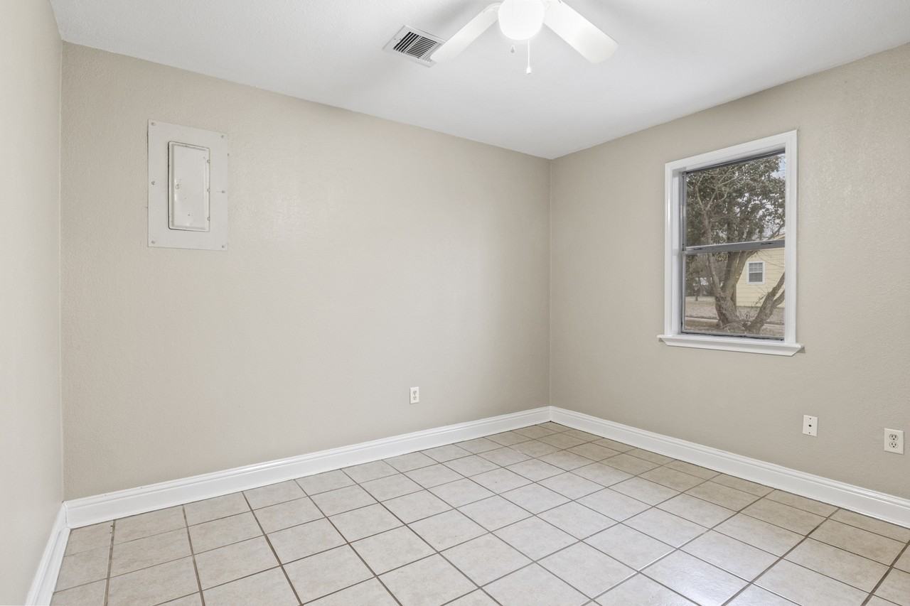 225 Moreland St #1 - Photo 7 of 10