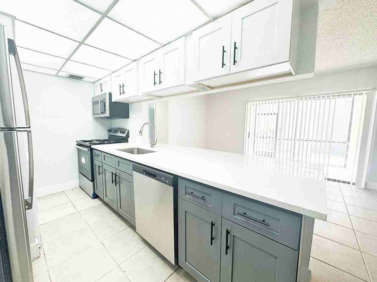 4543 Treehouse Ln Apt 2b #2B