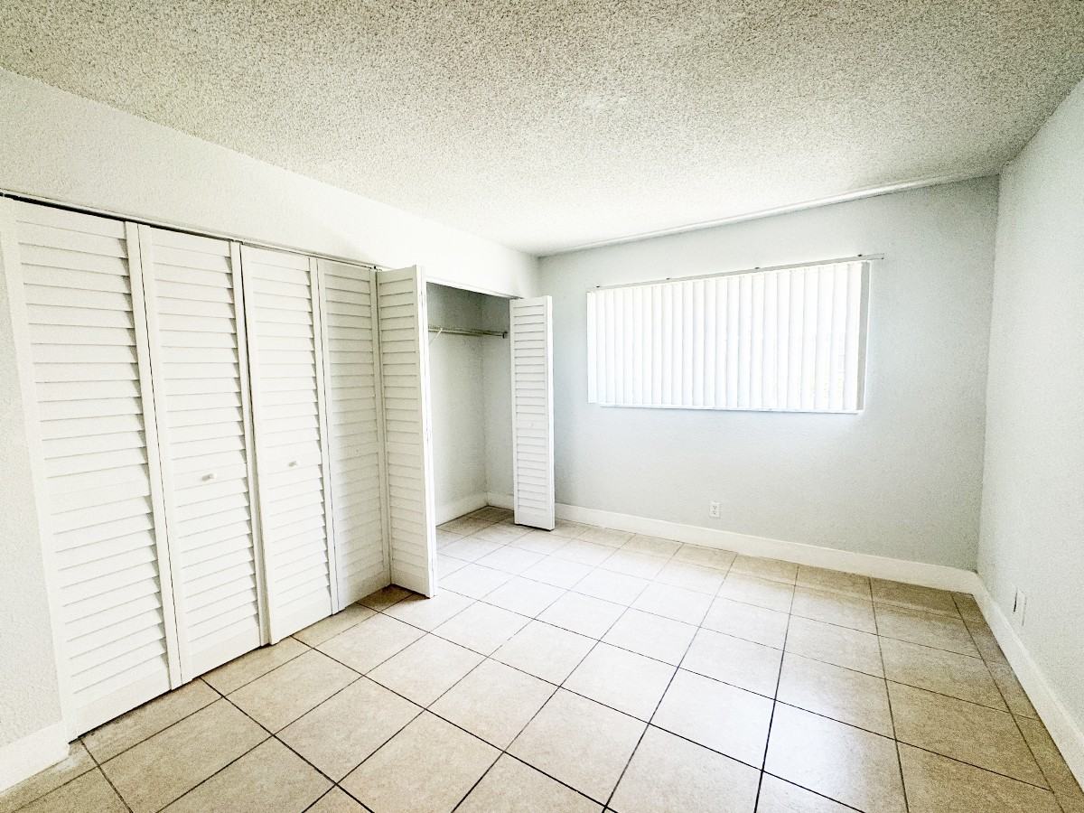 4543 Treehouse Ln Apt 2b #2B - Photo 5 of 14