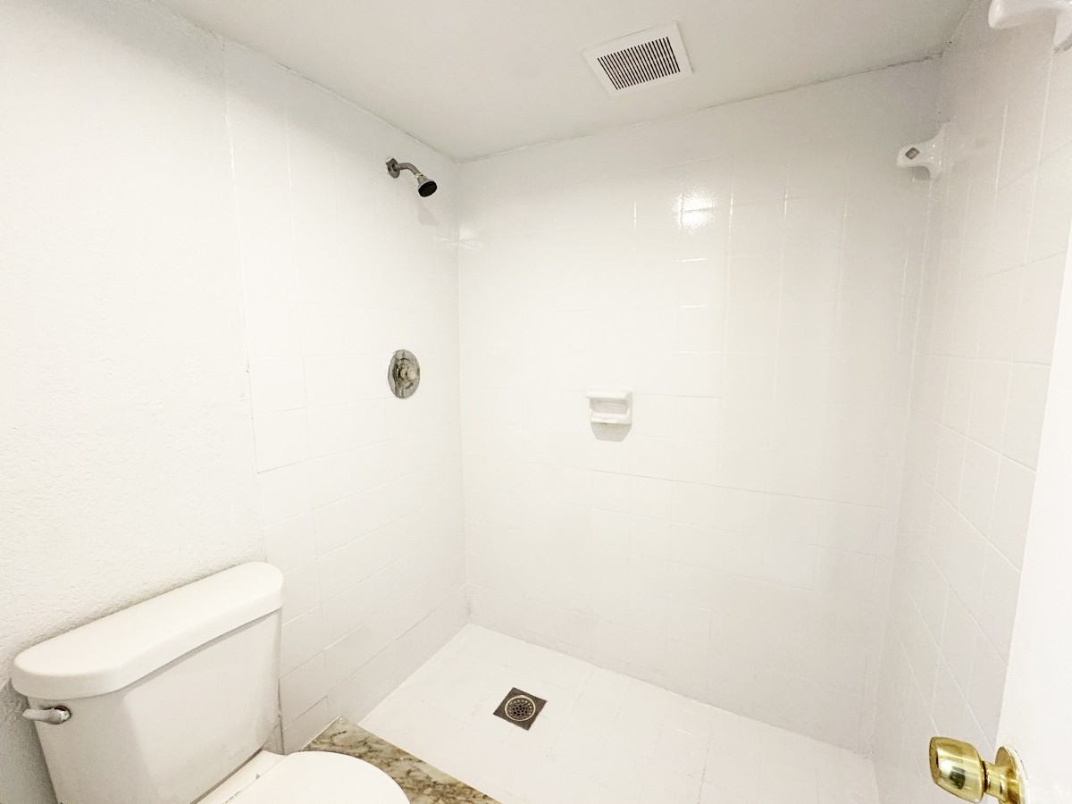 4543 Treehouse Ln Apt 2b #2B - Photo 6 of 14