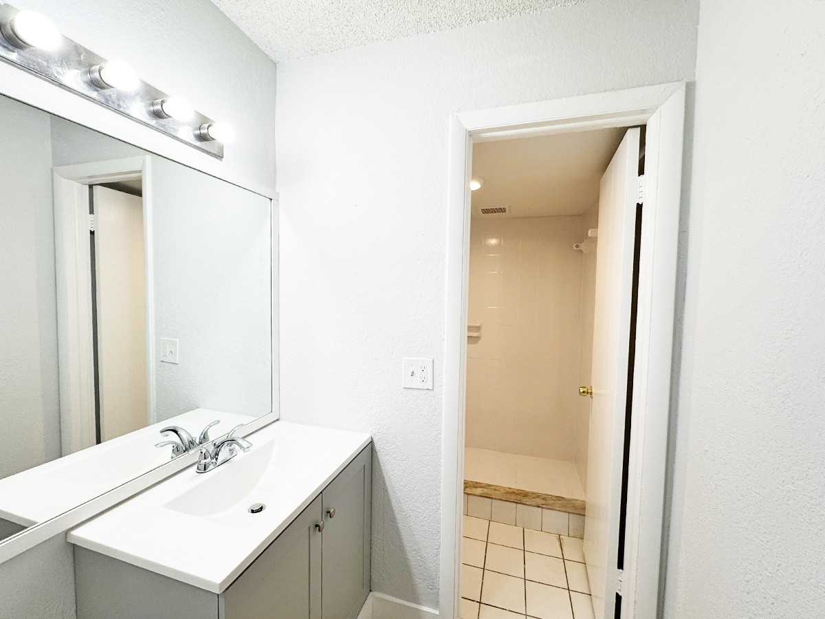 4543 Treehouse Ln Apt 2b #2B - Photo 7 of 14
