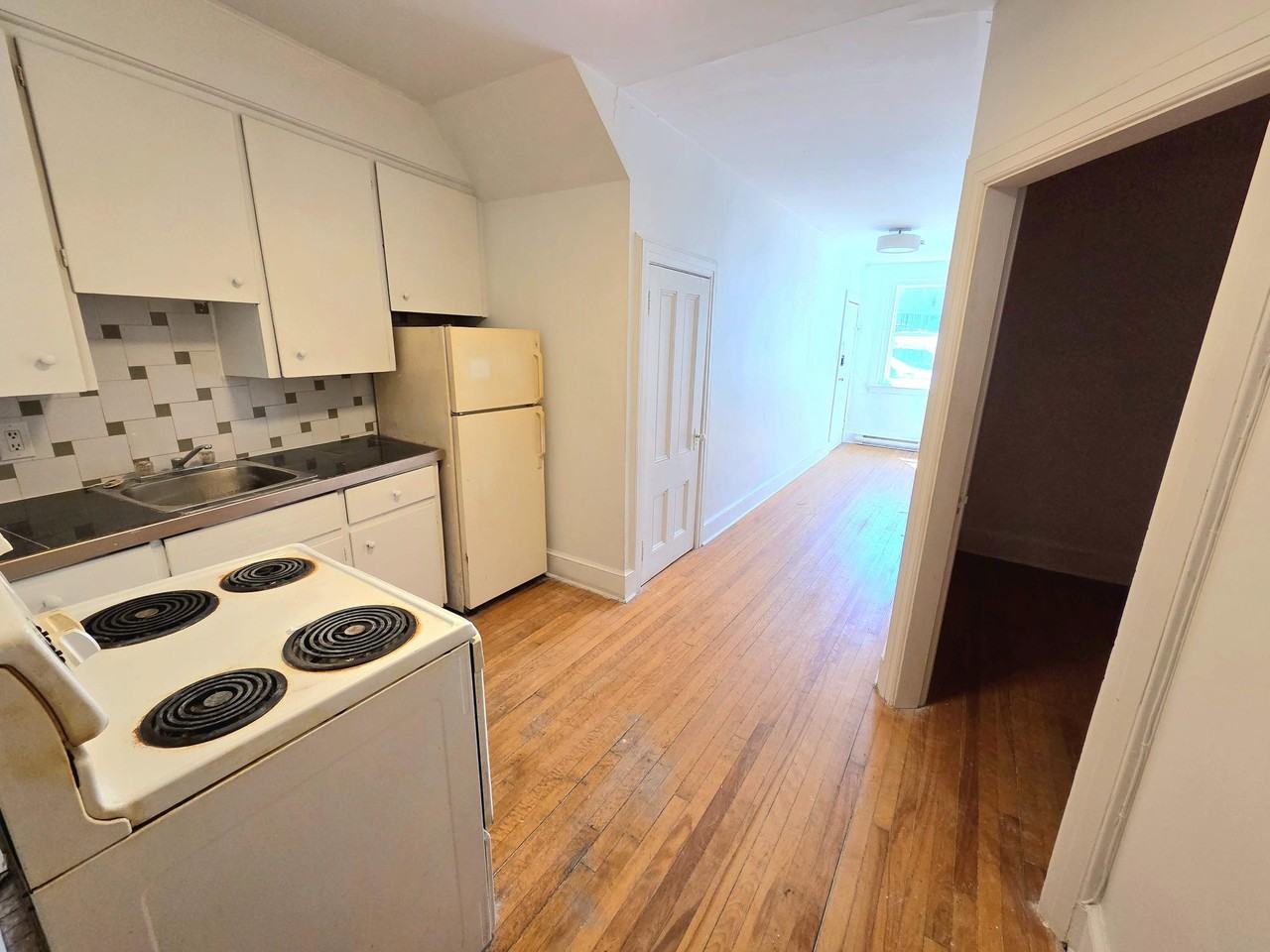 325 Main St #1 - Photo 5 of 11