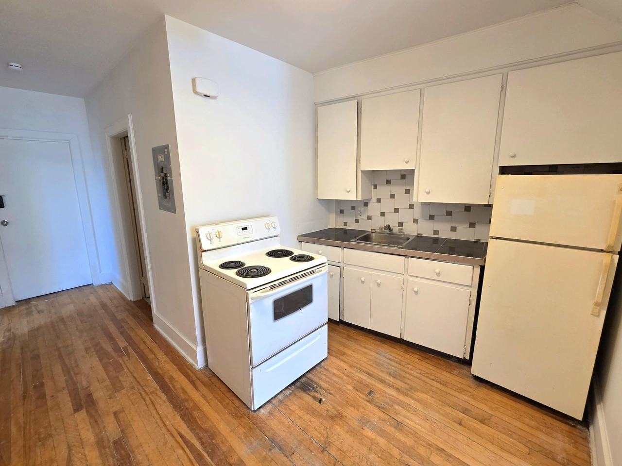 325 Main St #1 - Photo 6 of 11