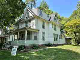 featured image of 501 S Elm St