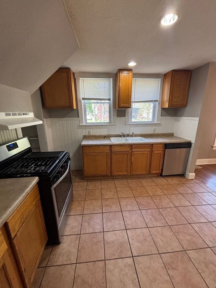 501 S Elm St. Champaign, IL - Photo 3 of 15