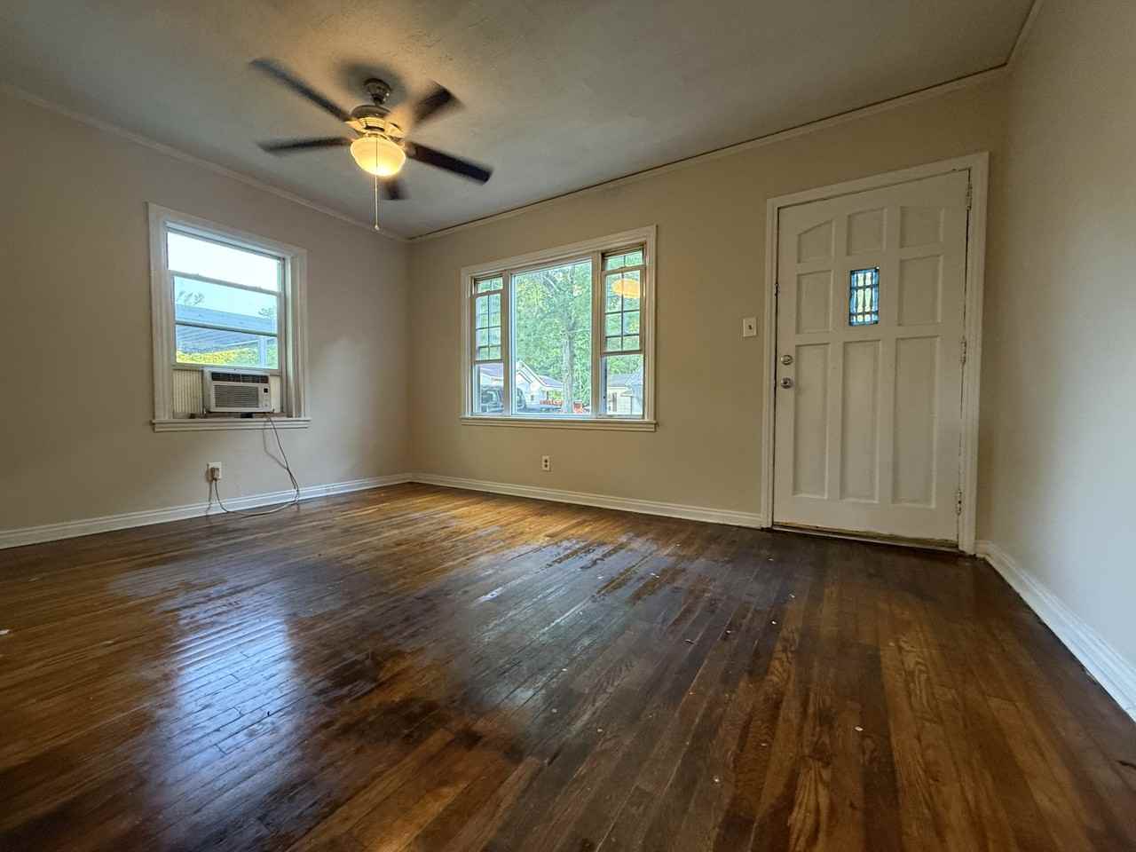 650 Avenue F Ne #1 - Photo 2 of 13