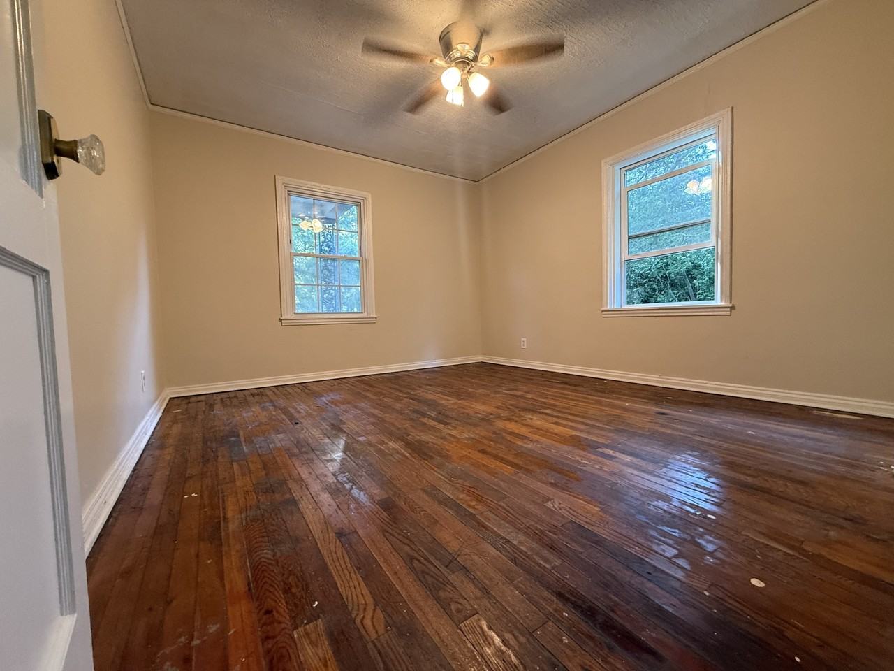 650 Avenue F Ne #1 - Photo 3 of 13