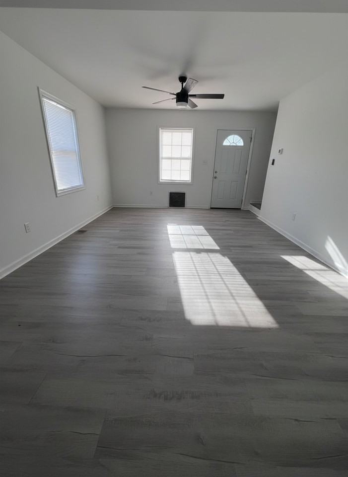 902 Hanson St #1 - Photo 2 of 11