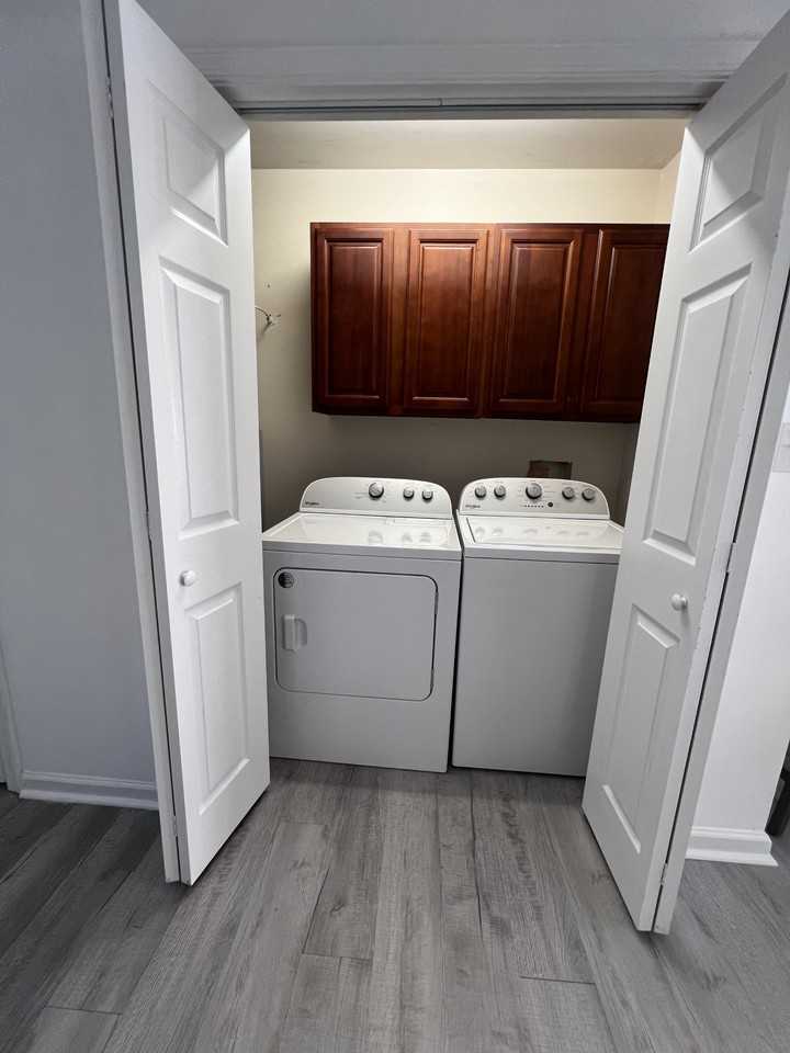 902 Hanson St #1 - Photo 4 of 11