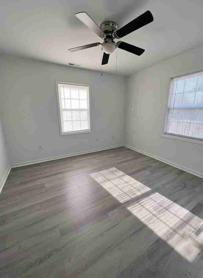 902 Hanson St #1 - Photo 6 of 11